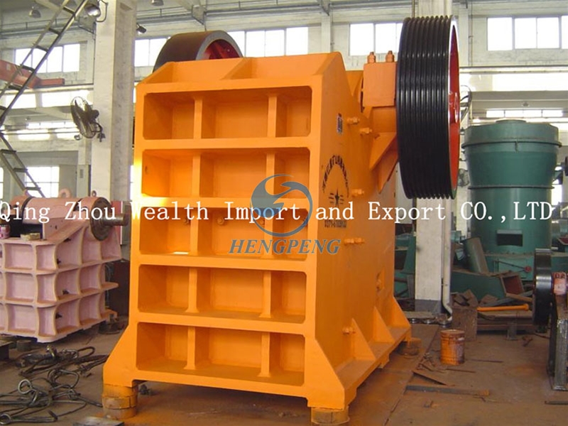 Hammer crushing machine