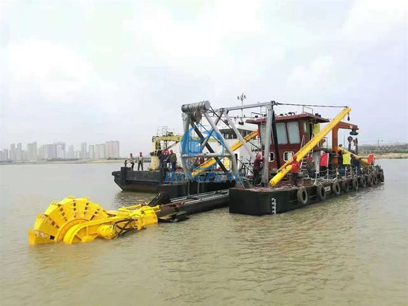 Medium bucket wheel dredger
