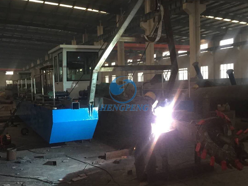 Small cutter suction dredger